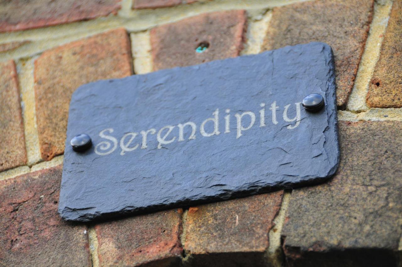 Serendipity บรอดสแตร์ส ภายนอก รูปภาพ